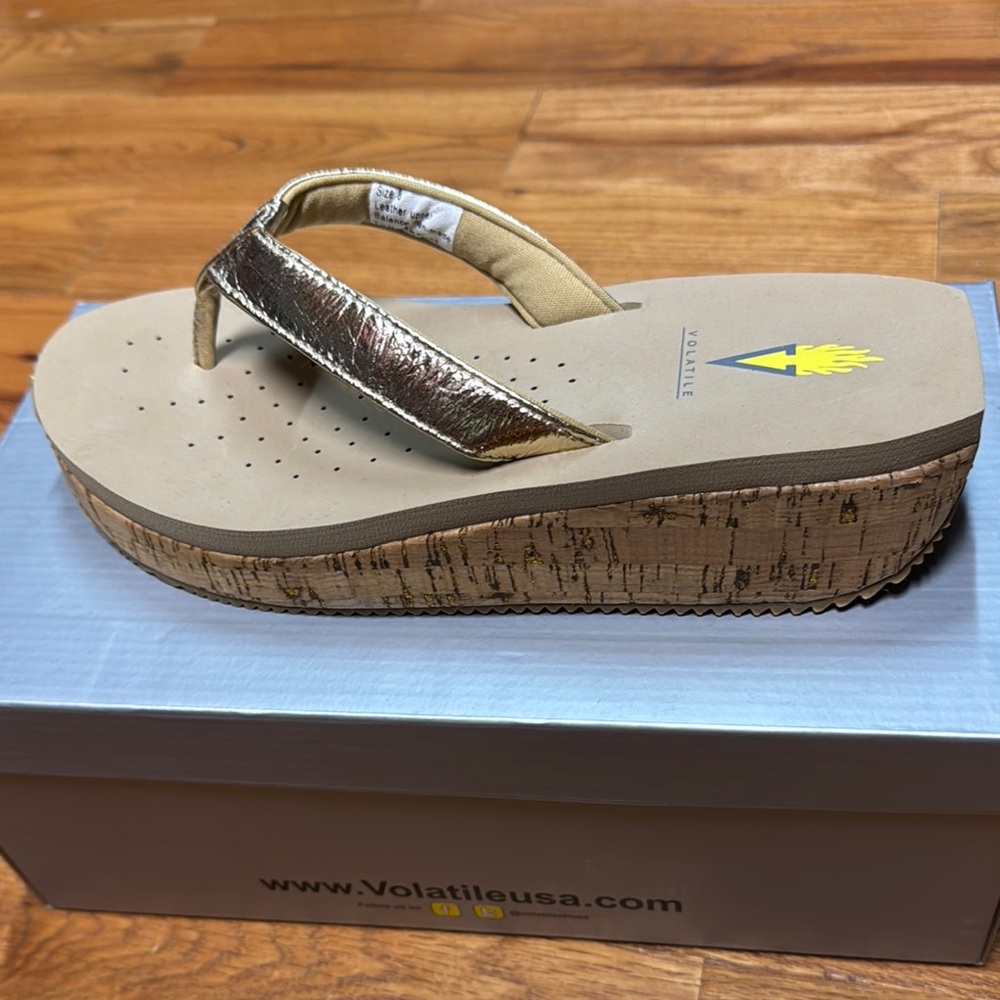 Volatile Neville Metallic Wedge - Picture 4 of 7